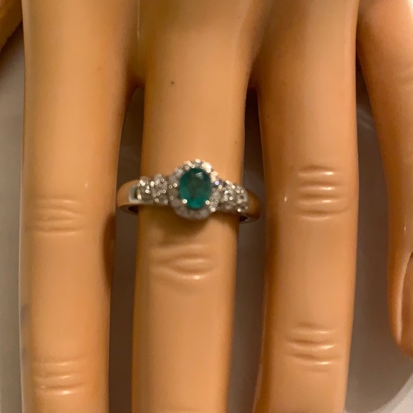 EMERALD RING, SIZE 7 - Picture 3 of 9
